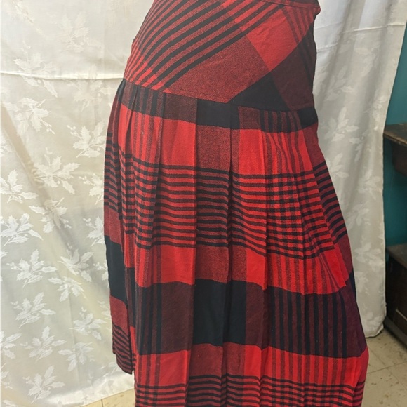 Vintage Marilyn Togs Red and Black Midi A-line Pleated Skirt - Picture 3 of 8